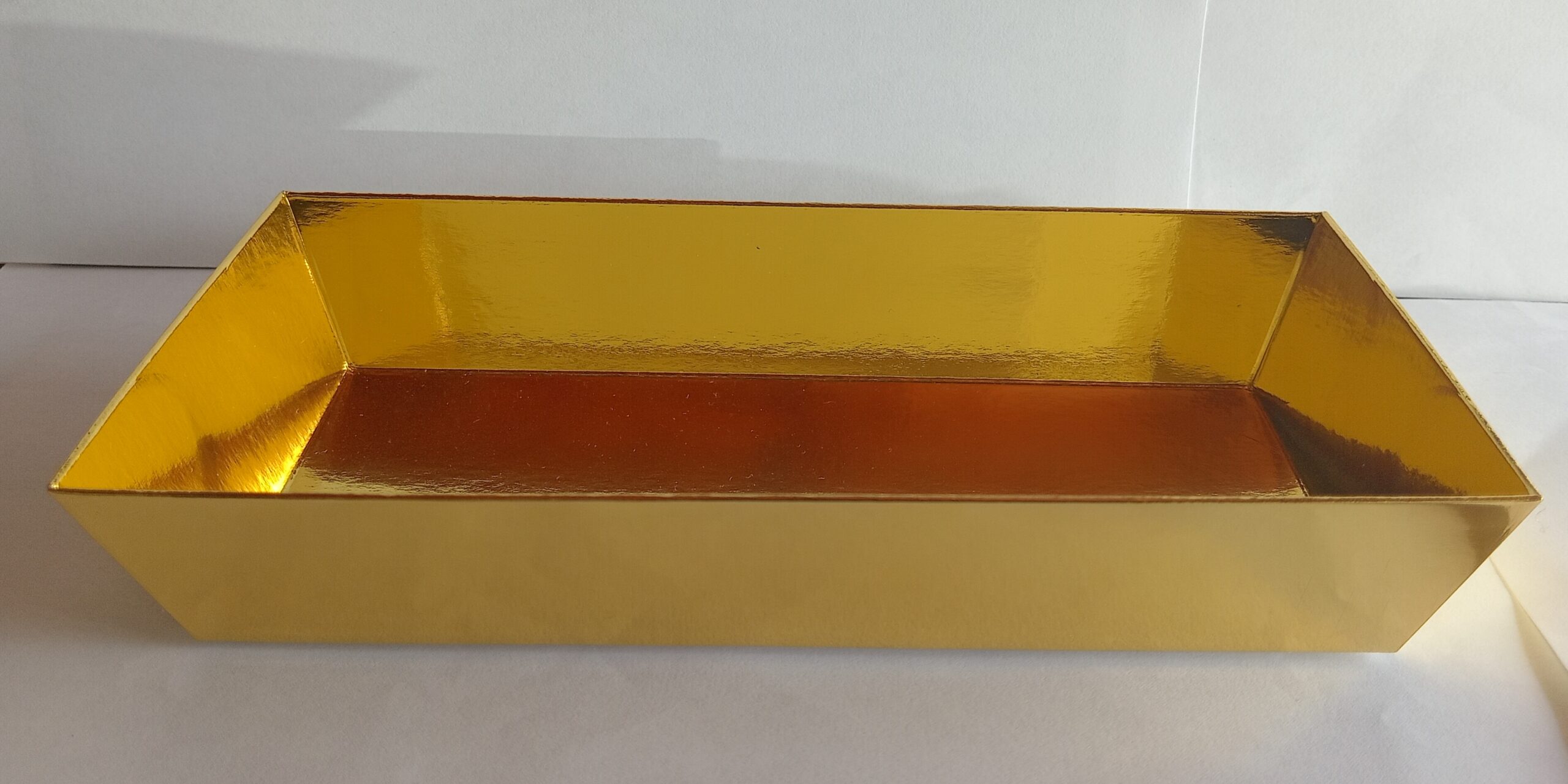 20250331_103214 Fancy Gold Oil Proof Trays - Medium - Image 1