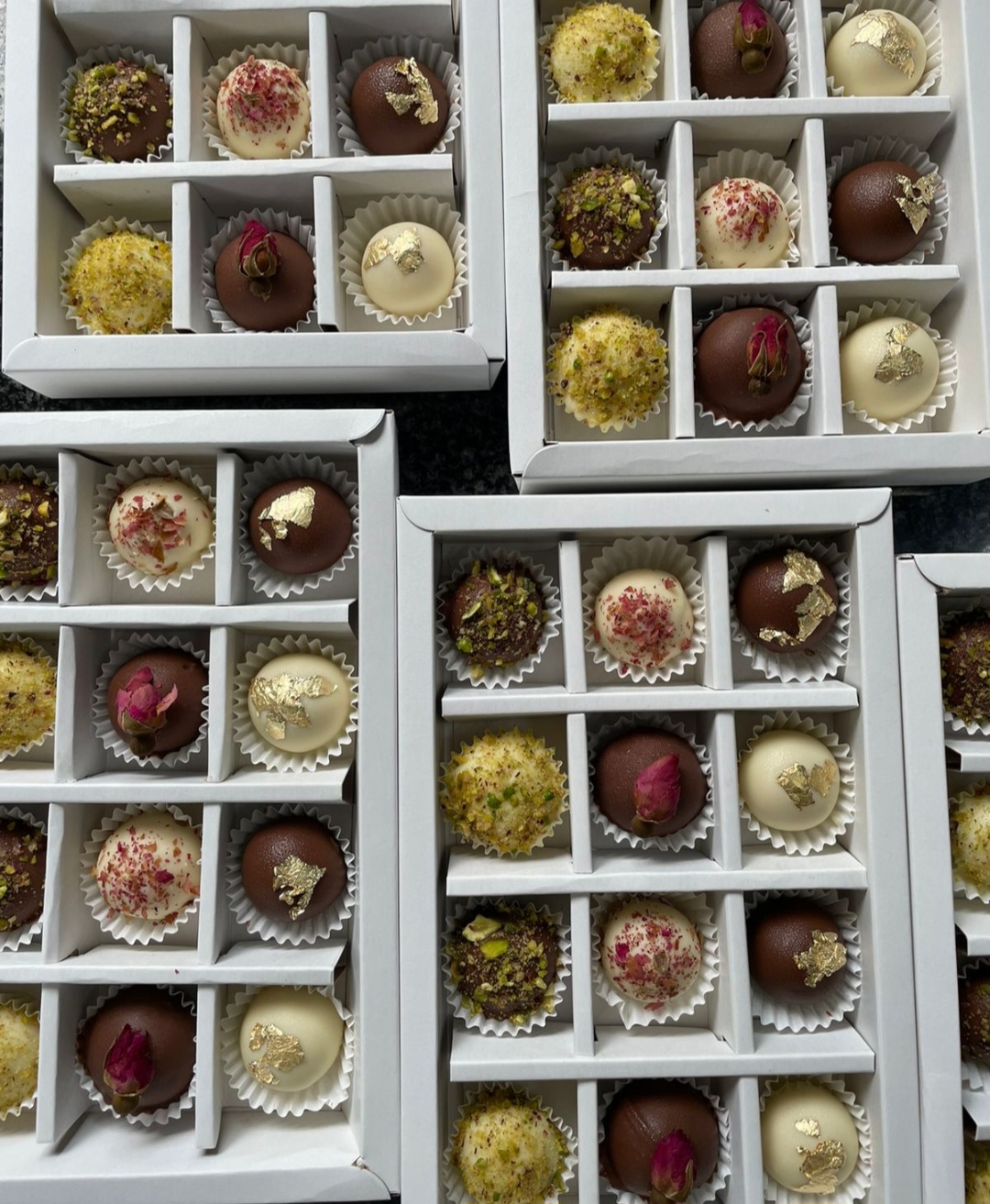Screenshot_20230323_102726_WhatsAppBusiness 12 Compartment box with transparent lid pack of 5 - Image 1