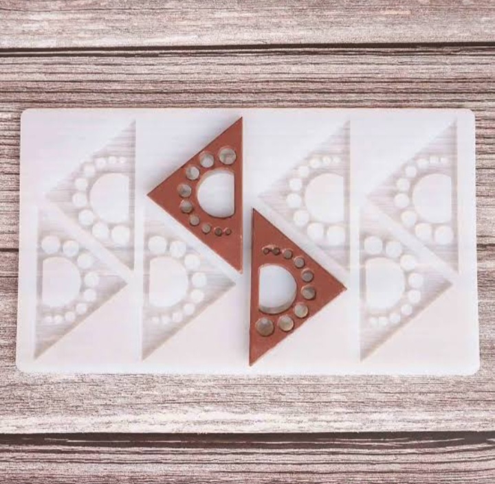 Screenshot_20250317_145835_Google Triangular shaped mould - Image 1