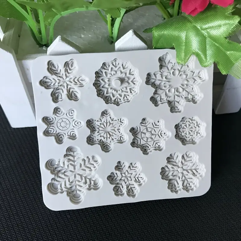 29f7244c0e70129355aa896605ba421a Silicon Snowflake Moulds - Image 1